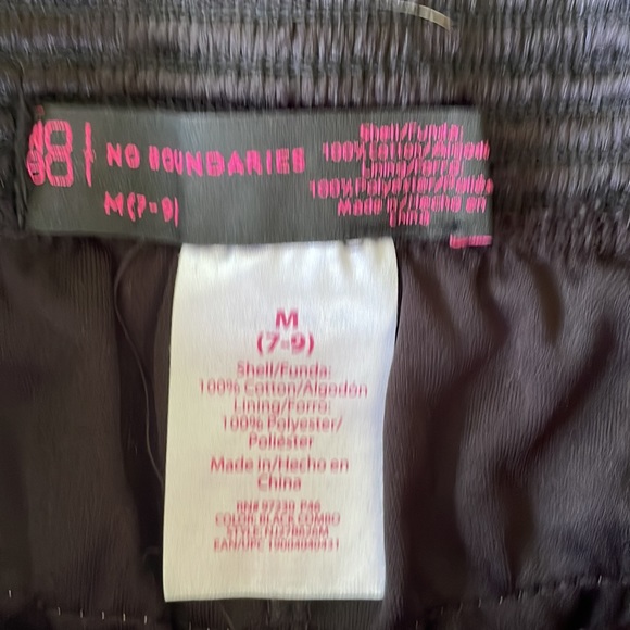 No boundaries eyelet shorts size medium 7-9 - Picture 2 of 5